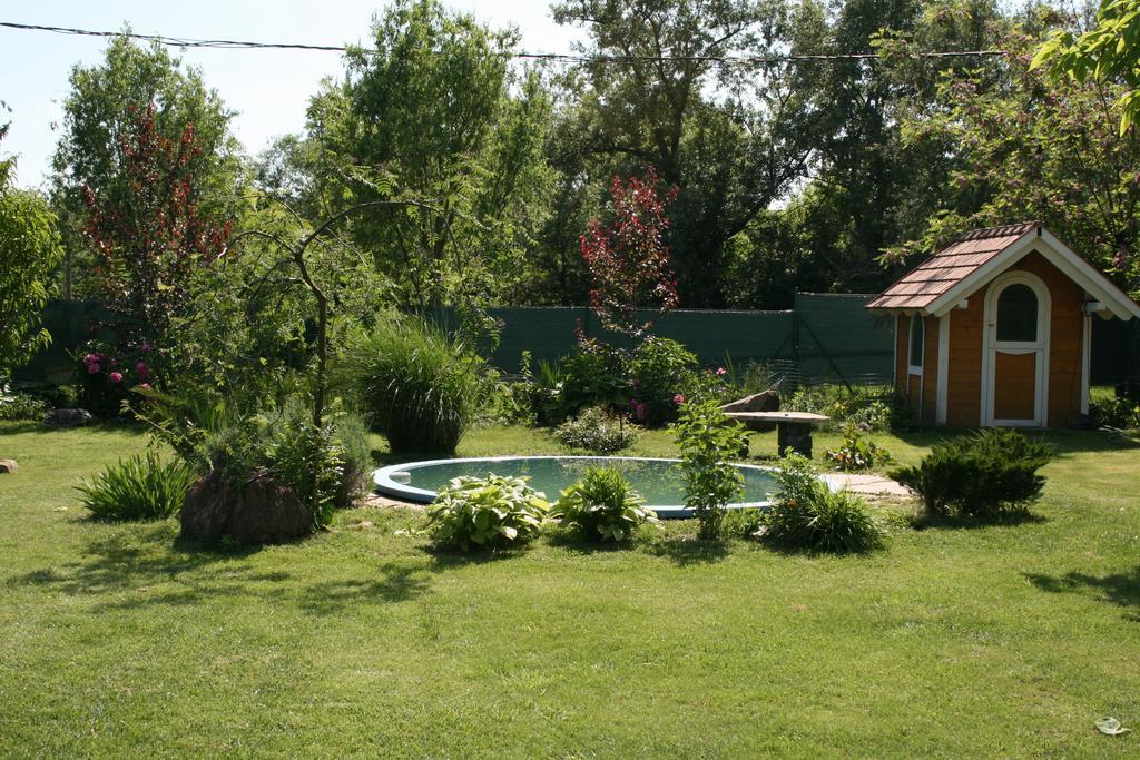 Malomdulo Farmhaz Guest House Pilisborosjeno Exterior photo