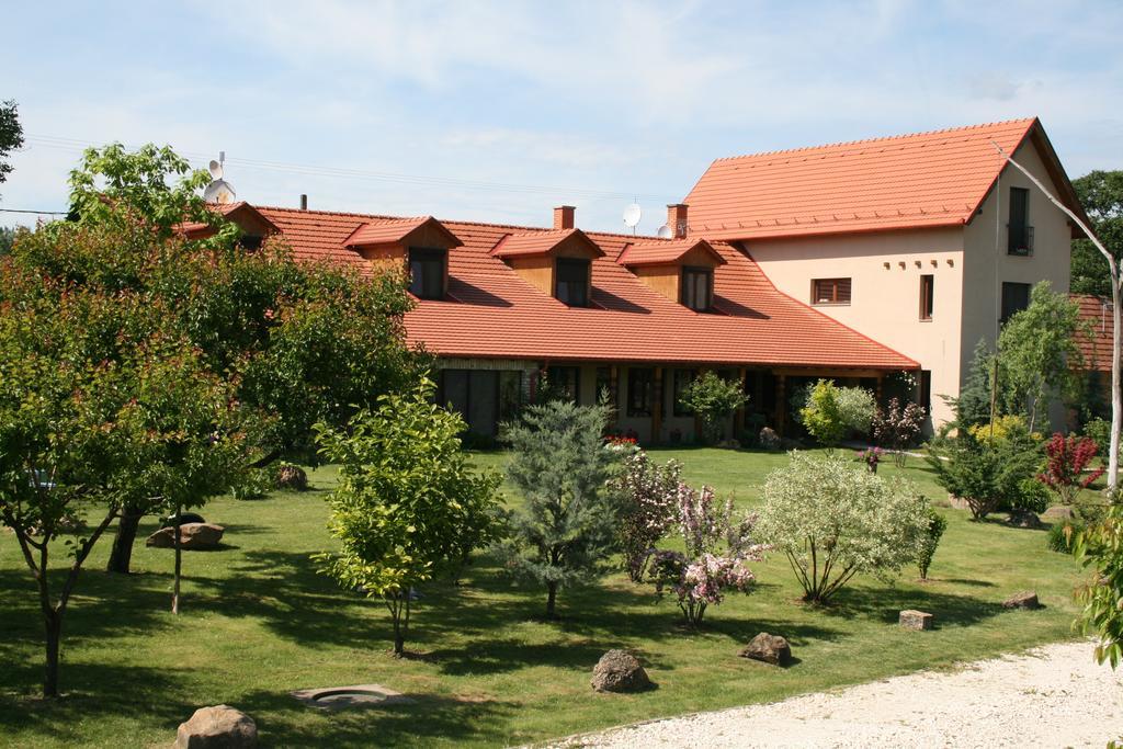 Malomdulo Farmhaz Guest House Pilisborosjeno Exterior photo